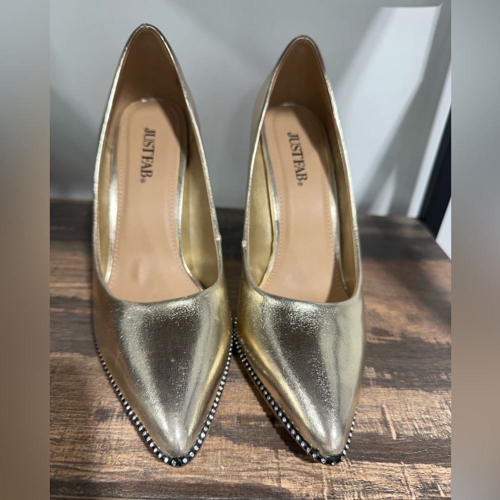 Just fab metallic gold pumps studded size 5.5
